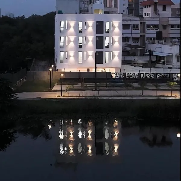 AAFIYA LAKEVIEW APARTMENTS，位于哥印拜陀的酒店