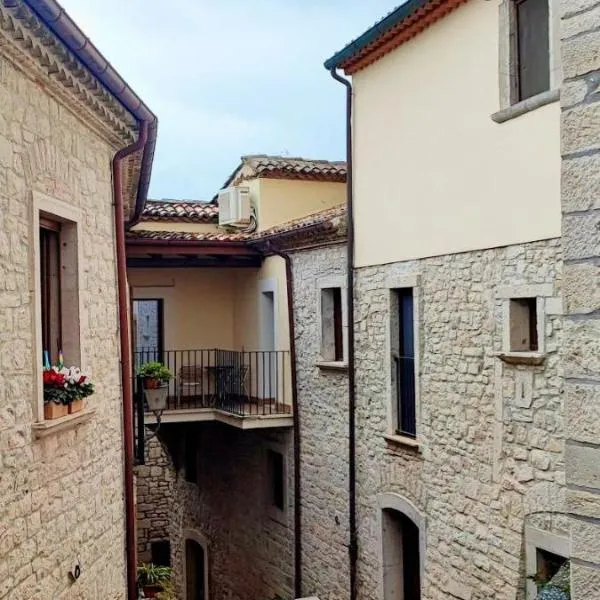 LA ROCCIA DI VICIDOMINI - Affittacamere，位于San Marco dei Cavoti的酒店