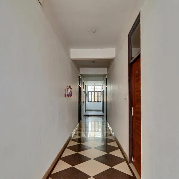 Hotel O SMS，位于勒克瑙的酒店