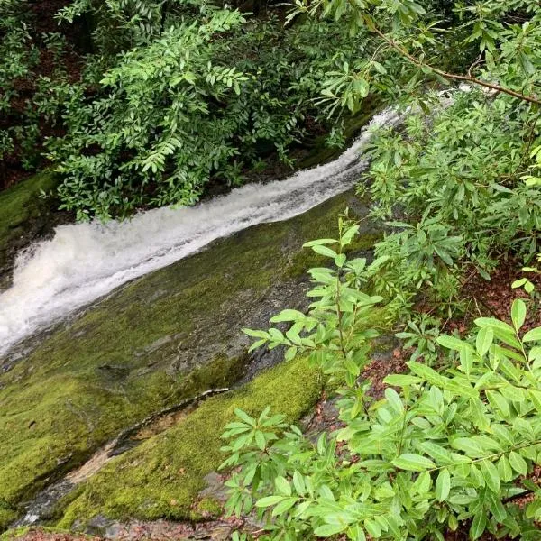 Tastefully restored cottage，位于Dundrum的酒店