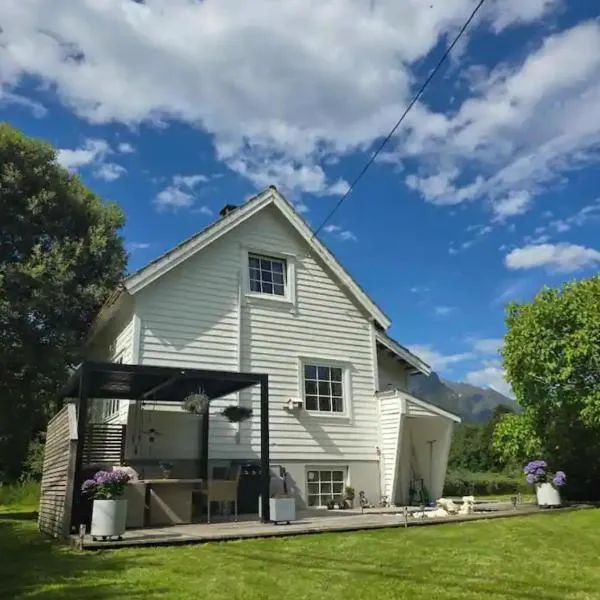 Reinebu，位于厄什塔的酒店