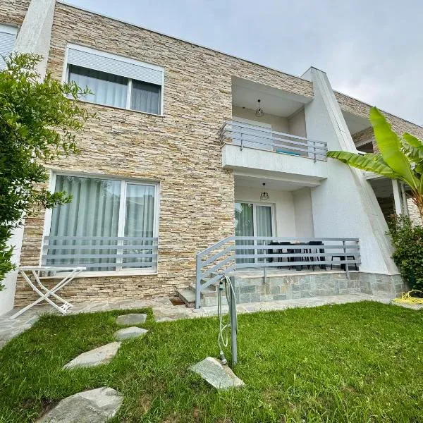 07 Duplex Villa, Gjiri i Lalzit, Lura 2 4 sunbeds included，位于都拉斯的酒店