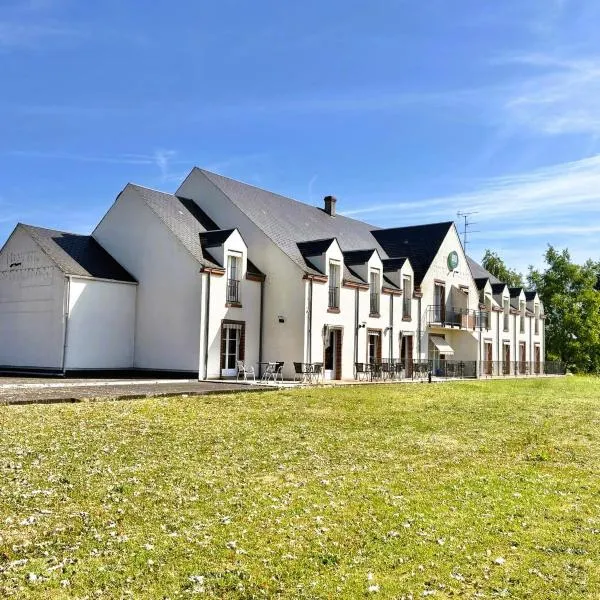 Logis Hôtel Sully le Château，位于Saint-Père-sur-Loire的酒店