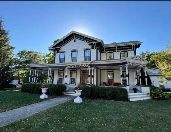Carriage House Bed and Breakfast，位于Monroe的酒店