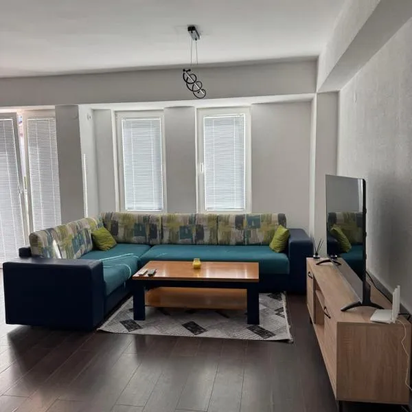 Cozy apartment with free parking，位于普里莱普的酒店