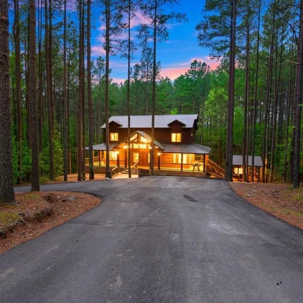 Low Rider Lodge - Backs to Pine Forest and ATV Trail Access from Driveway，位于布罗肯鲍的酒店