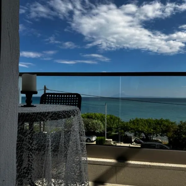 Agnanti - Seafront Home with Aegean Sea View，位于Loutrá Elevtherón的酒店