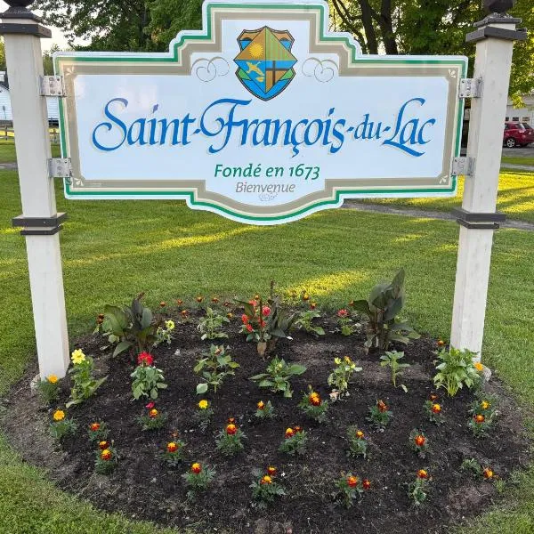 Motel Le Villageois Du Lac，位于Saint-Francois-du-Lac的酒店