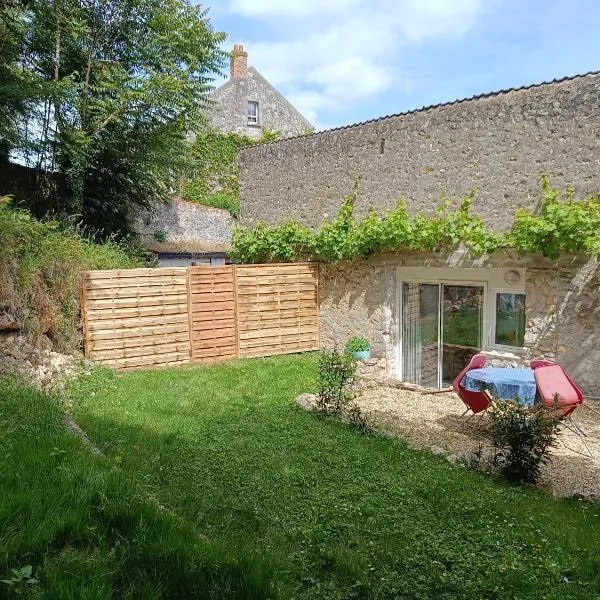 Logement entier dans village calme，位于吉维瓦尔的酒店