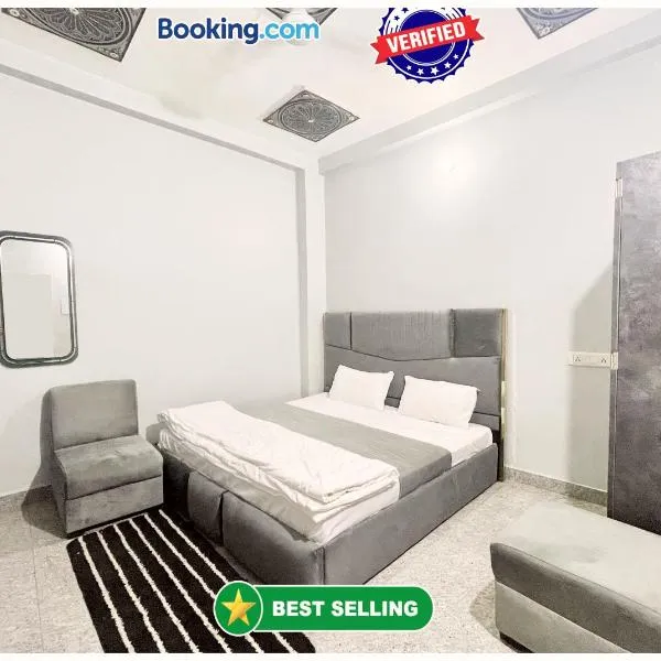 Hotel PRAKASH GUEST HOUSE ! Varanasi - Providing Air conditioned Hotel and Well Decorated Rooms with Wi-Fi Facility - Near Kashi Vishwanath Temple Varanasi - BEST HOTEL IN VARANASI，位于瓦拉纳西的酒店