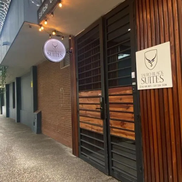 Tauro Black Suites Cerca al estadio Atanasio Girardot，位于麦德林的酒店