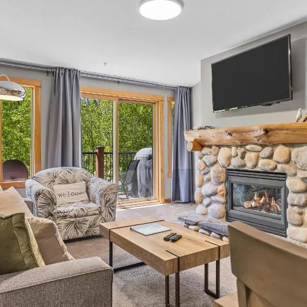 Creekside Downtown 2 Bedroom Condo managed by Little Sister Getaways，位于坎莫尔的酒店