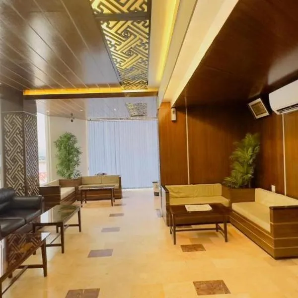 Royal Living Hotel & Suites，位于吉大港的酒店