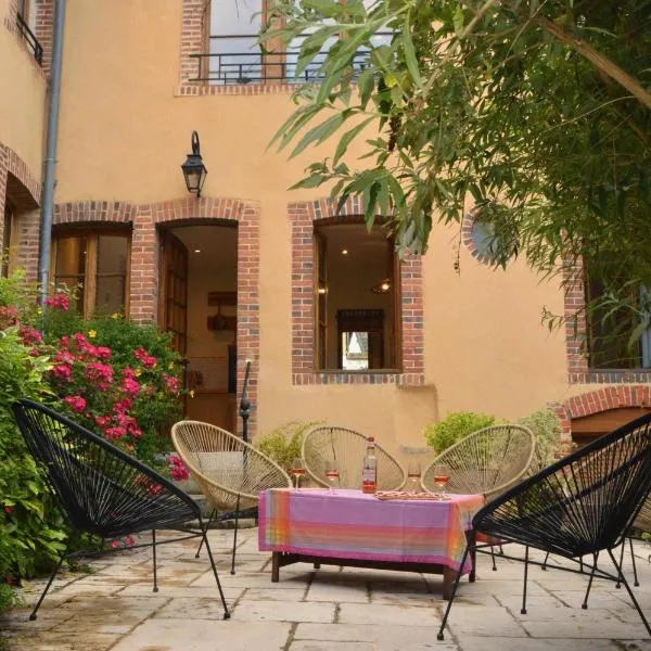 Gite de charme en Sologne, séjour en famille, jardin, rivière, jeux, nature & détente，位于内尔河畔欧比尼的酒店