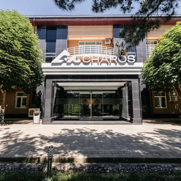Charos Family Resort，位于Yusufkhona的酒店