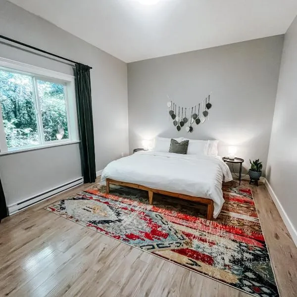Otter Point Getaway, Cozy & Calming, 5min to Sooke，位于苏克的酒店
