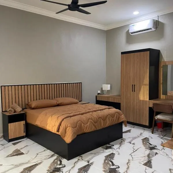 Suria guesthouse，位于Kampung Raja的酒店