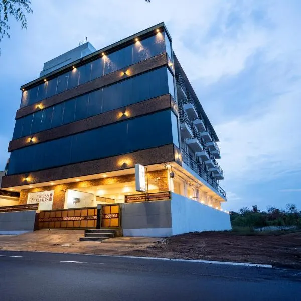 Cross Roads Inn，位于哥印拜陀的酒店