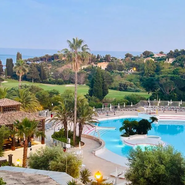Cap Esterel - Duplex avec 2 terrasses dont une tropezienne, piscines et loisirs，位于圣拉斐尔的酒店
