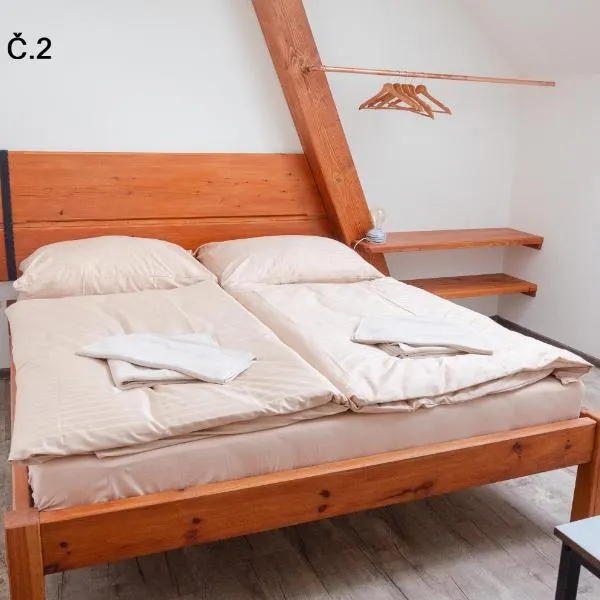 Pivovar Kulivá Hora，位于Třebotov的酒店