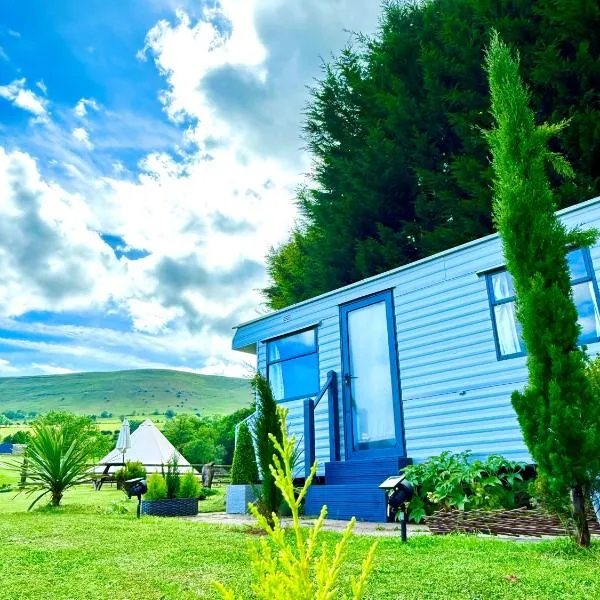 CAYORETREAT STATIC CARAVAN，位于Longtown的酒店