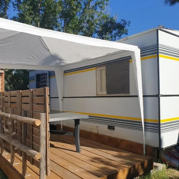Mobil home chez un particulier pour 1 à 4 personnes à 800 m de la plage de Valras pas dans un camping，位于塞里尼昂的酒店