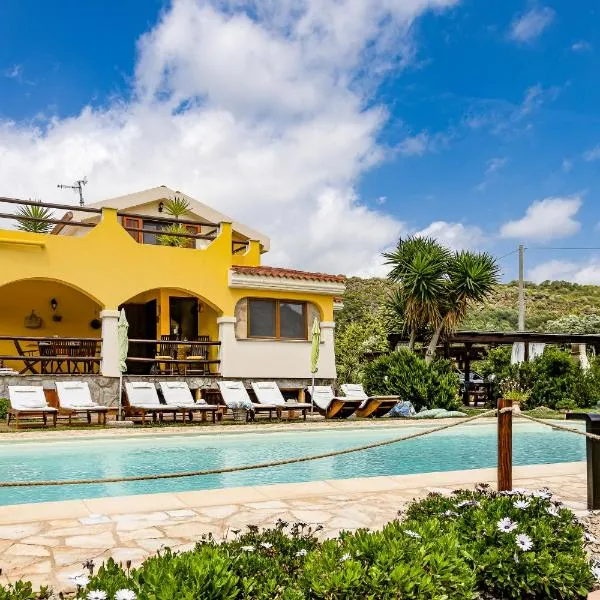 Villa Saige , piscina con idromassaggio，位于阿尔盖罗的酒店