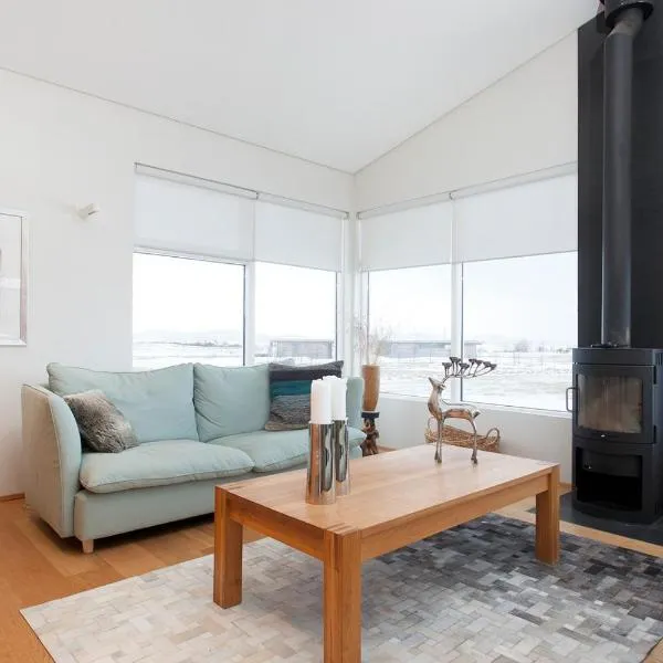 The Golden Circle Lodge - Luxurious villa with Sauna，位于Þingvellir的酒店