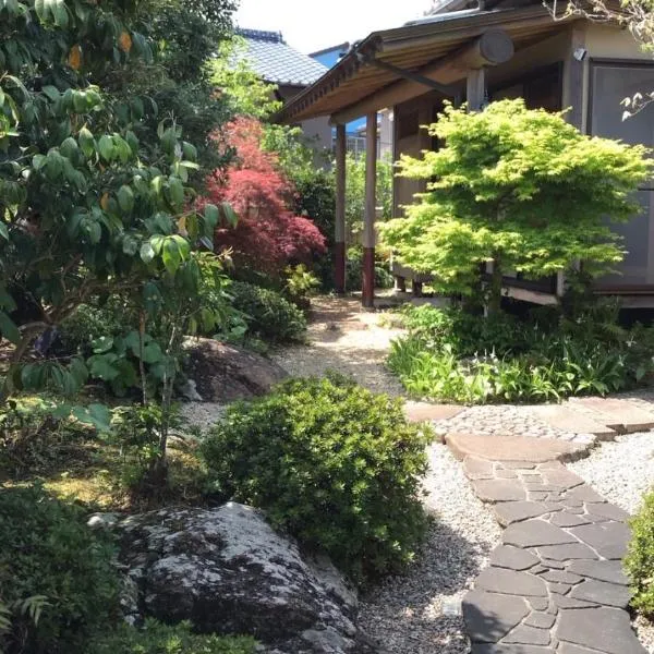 旅庭 福の小径 Ryotei Fukunokomichi，位于谏早市的酒店