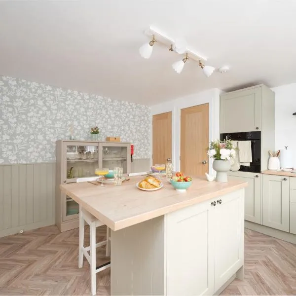 Hideaway Cottage W Hot Tub，位于波索伊的酒店