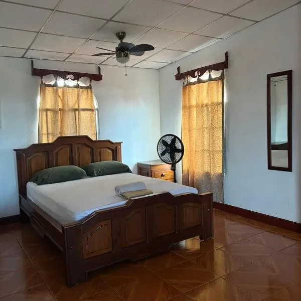 Casa Robles - Your Stay Near Airport，位于马那瓜的酒店
