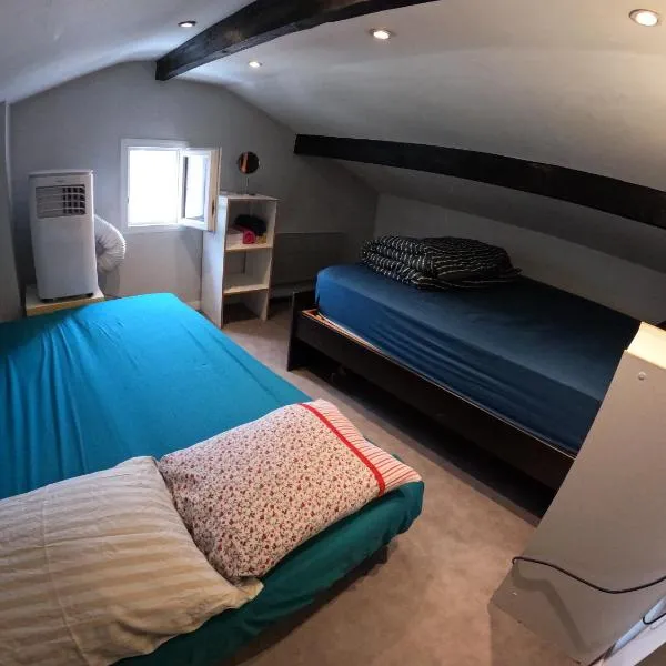 Chambre 4 personnes 2 lits proche métro 5，位于博比尼的酒店