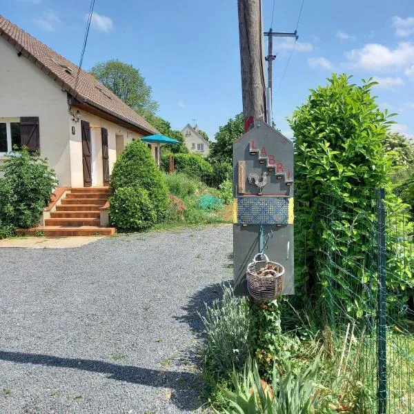 L'ABRI，位于May-sur-Orne的酒店