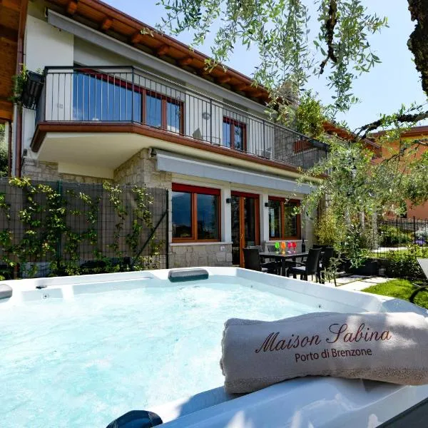 Maison Sabina con splendida vista lago ed idromassaggio，位于布雷佐内加尔达的酒店