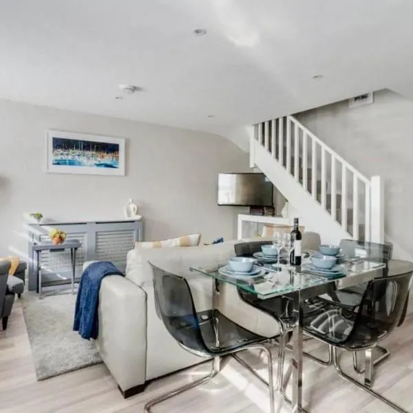 Stylish Poole townhouse，位于浦耳的酒店