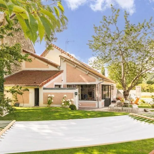 La Petite Maison de Giverny - Chambres privées - Gîte 5 étoiles au Cœur du village，位于吉维尼的酒店