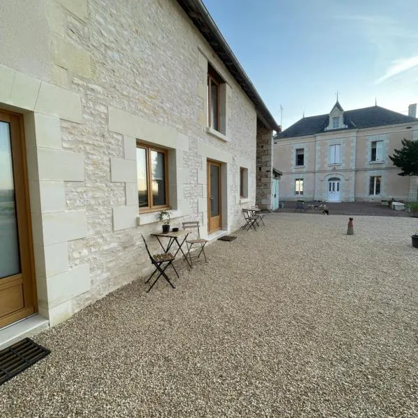 Les Pièces du Moulin，位于Angliers的酒店
