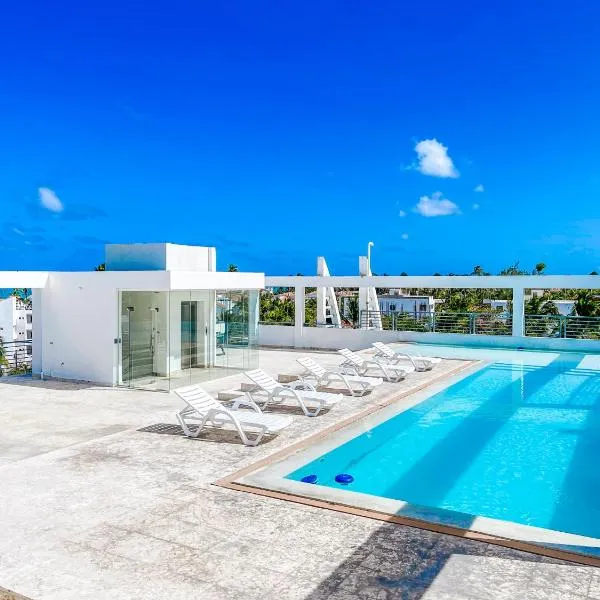 STUDIOS and SUITES Ducassi ROOFTOP POOL HOTEL - BEACH CLUB & SPA，位于蓬塔卡纳的酒店