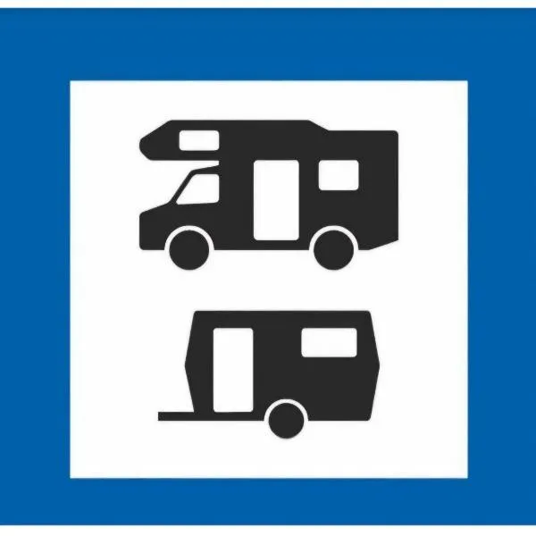 Wohnmobilstellplatz in Mecklenburg-Vorpommern - ab Juni Dixi WC，位于Carpin的酒店