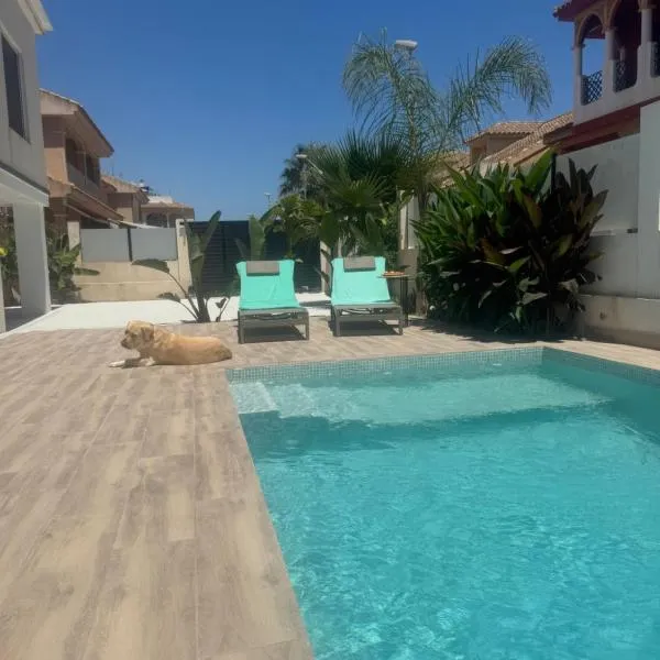 Tropical Garden Home - Cozy Ground Floor Stay，位于圣佩德罗-德尔皮纳塔尔的酒店