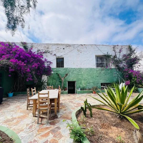 Casa Gatti - Autentica Casa Canaria nel cuore di Lanzarote，位于Tiagua的酒店