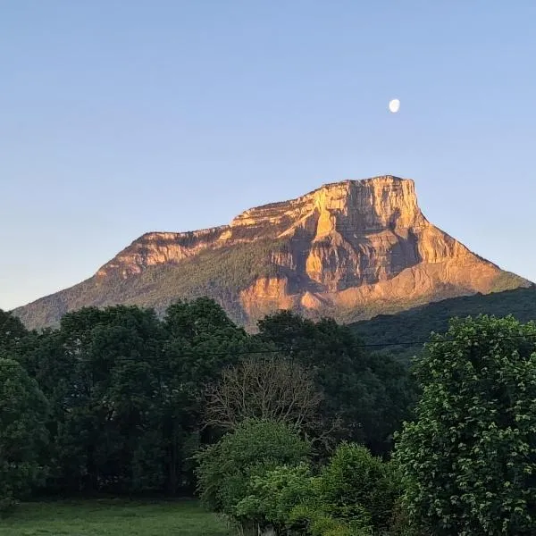 charmant T3 vue montagne，位于Saint-Baldoph的酒店