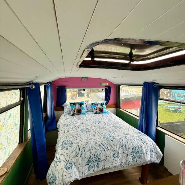 Ballinadee Bus，位于Ballinadee的酒店