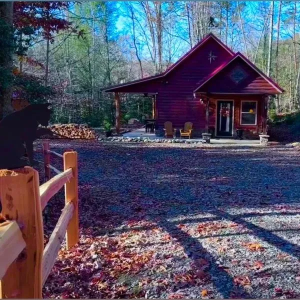 Appalachian Mountain Cabin-Updated-Private-Rafting on Ocoee River-Hiking-Waterfalls-WiFi-Pets OK，位于墨菲的酒店