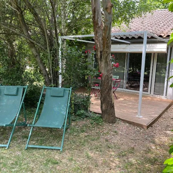 Gîte de charme Jas de Berrias Ardèche du Sud Piscine，位于Berrias Et Casteljau的酒店