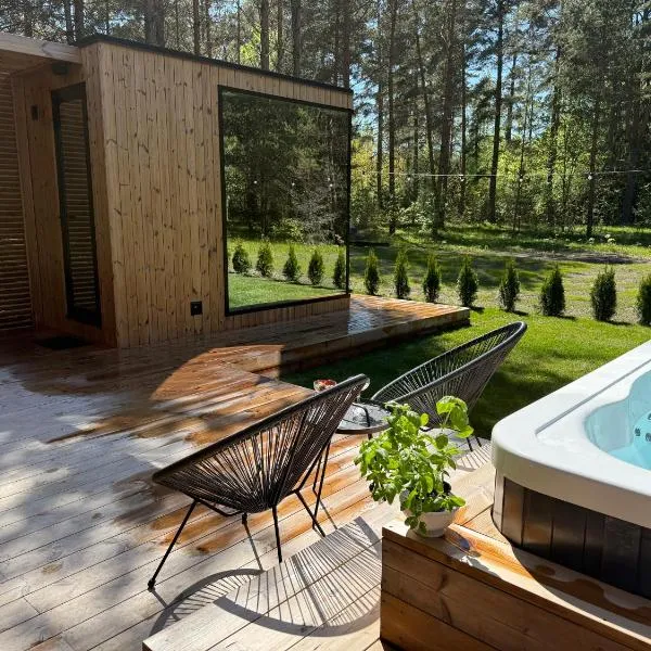 Luxury Tahkuranna villa Pärnu，位于Laadi的酒店