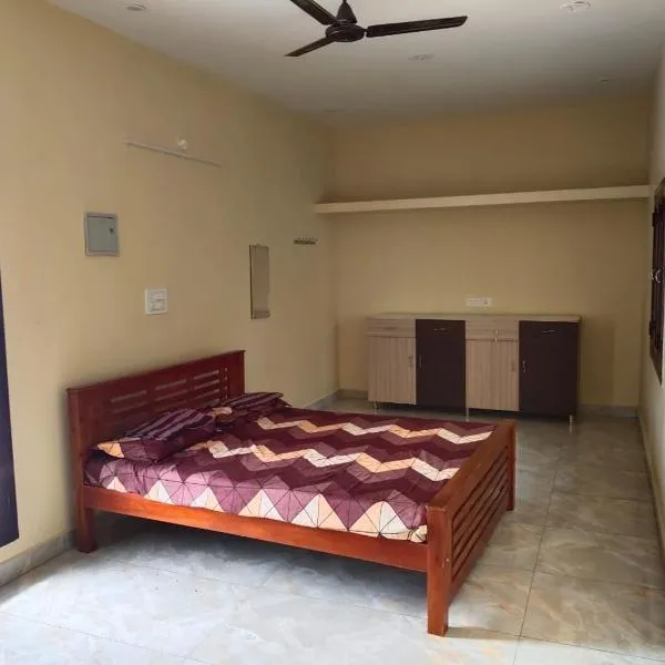 Jayanthi home stay，位于蒂鲁瓦纳马莱的酒店