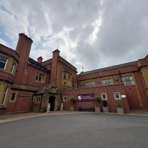 The Mount Country Manor Hotel & Golf Wolverhampton，位于伍尔弗汉普顿的酒店