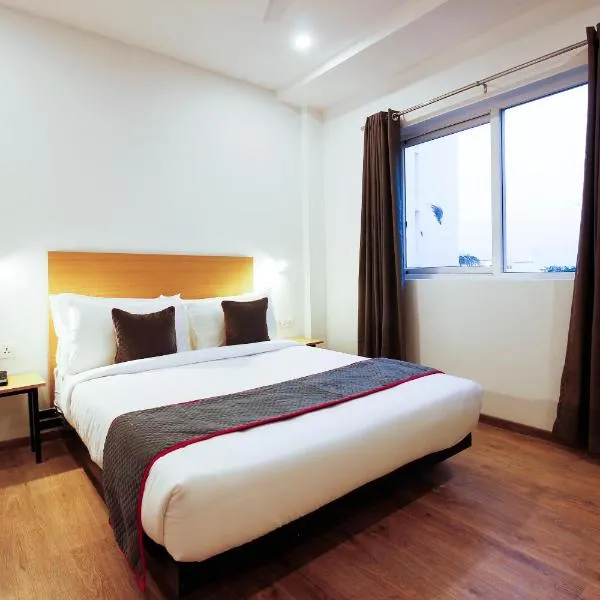 Super Townhouse RCC Elite，位于海得拉巴的酒店