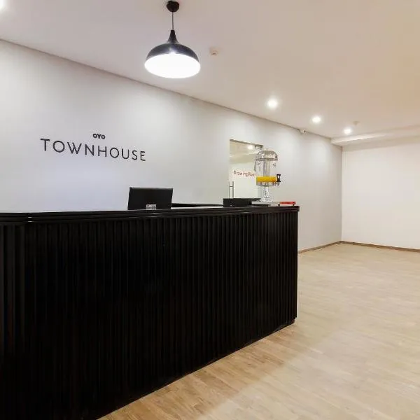 Super Townhouse RCC Elite，位于Ameerpet的酒店